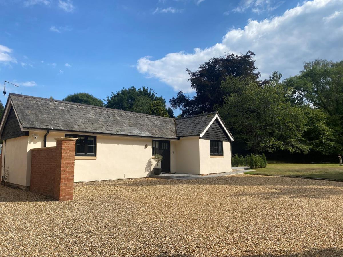 Springfield Lodge - Adorable New Forest 1-Bedroom Guest House ริงวูด ภายนอก รูปภาพ