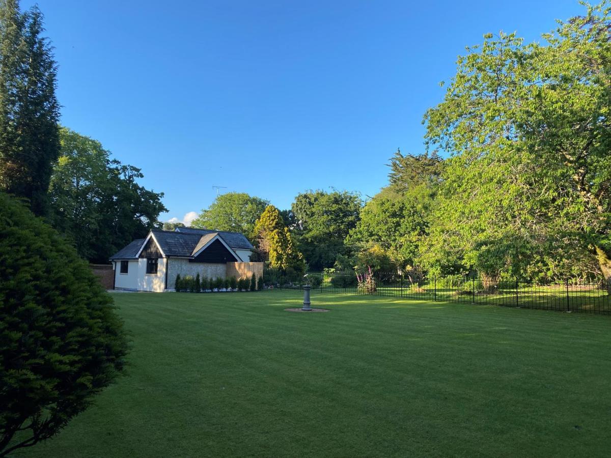 Springfield Lodge - Adorable New Forest 1-Bedroom Guest House ริงวูด ภายนอก รูปภาพ