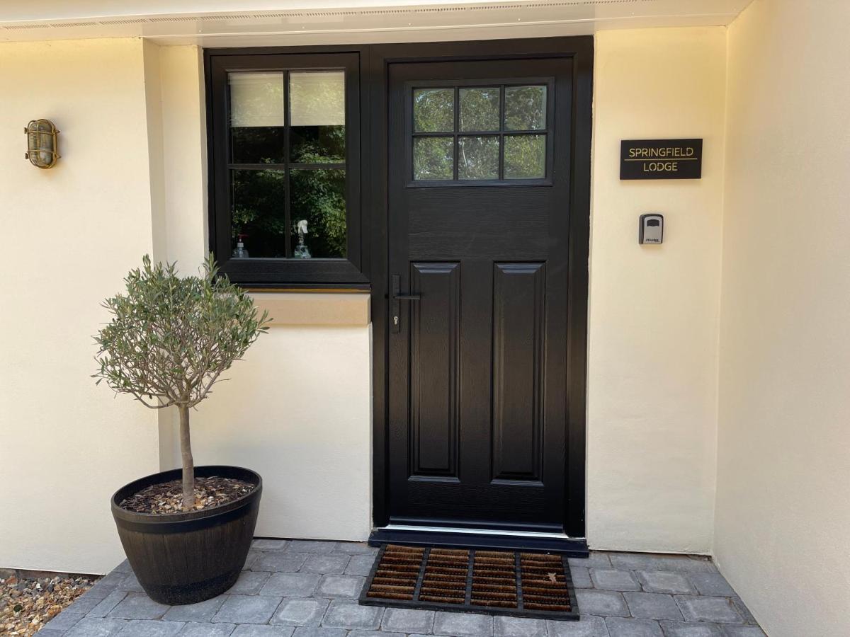Springfield Lodge - Adorable New Forest 1-Bedroom Guest House ริงวูด ภายนอก รูปภาพ