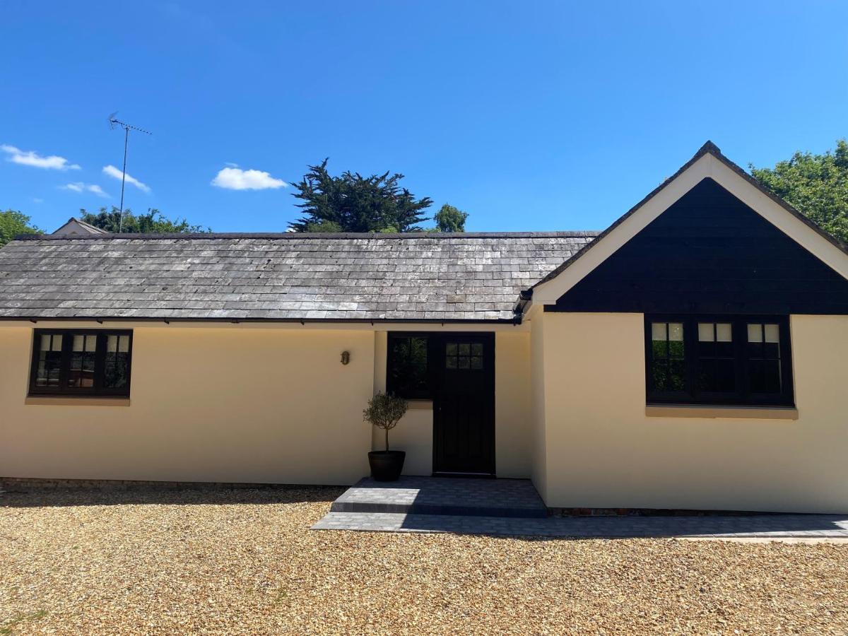 Springfield Lodge - Adorable New Forest 1-Bedroom Guest House ริงวูด ภายนอก รูปภาพ