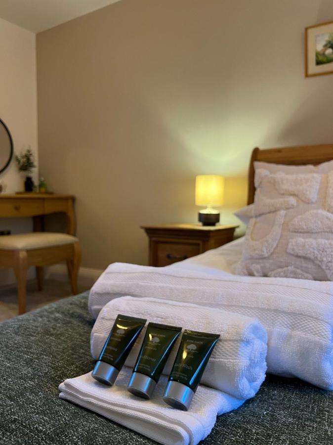 Springfield Lodge - Adorable New Forest 1-Bedroom Guest House ริงวูด ภายนอก รูปภาพ